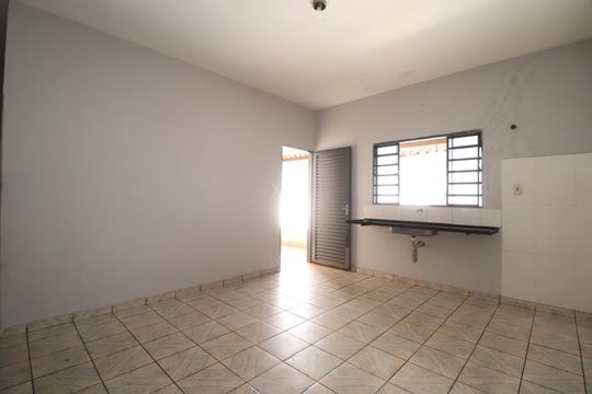 Cozinha de casa para alugar com 2 quartos, 75m² em Jardim das Palmeiras, Uberlândia