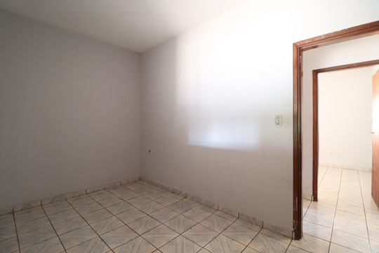 Quarto 1 de casa para alugar com 2 quartos, 75m² em Jardim das Palmeiras, Uberlândia