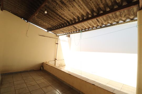 Área externa de casa para alugar com 2 quartos, 75m² em Jardim das Palmeiras, Uberlândia