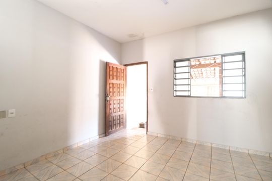 Sala de casa para alugar com 2 quartos, 75m² em Jardim das Palmeiras, Uberlândia