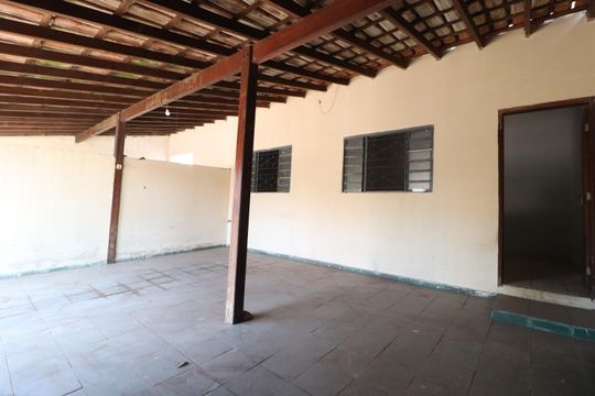 Área externa de casa para alugar com 2 quartos, 75m² em Jardim das Palmeiras, Uberlândia