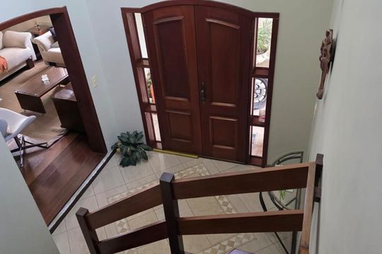 Escada de casa à venda com 3 quartos, 310m² em Jardim Belval, Barueri