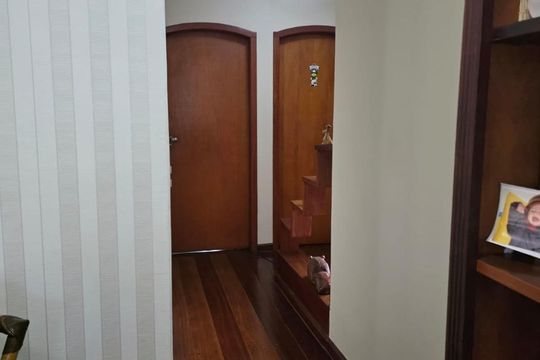 Corredor de casa à venda com 3 quartos, 310m² em Jardim Belval, Barueri