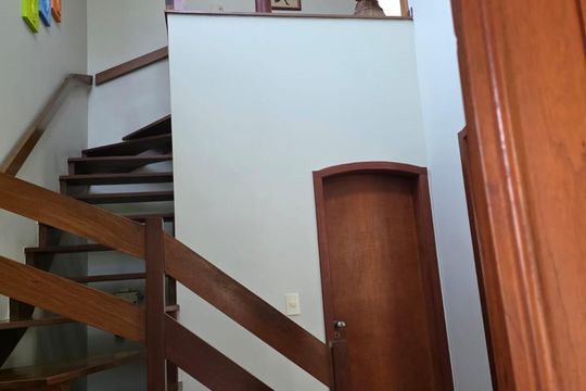 Escada de casa à venda com 3 quartos, 310m² em Jardim Belval, Barueri