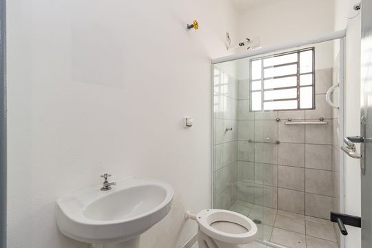 Banheiro de casa para alugar com 1 quarto, 40m² em Água Rasa, São Paulo