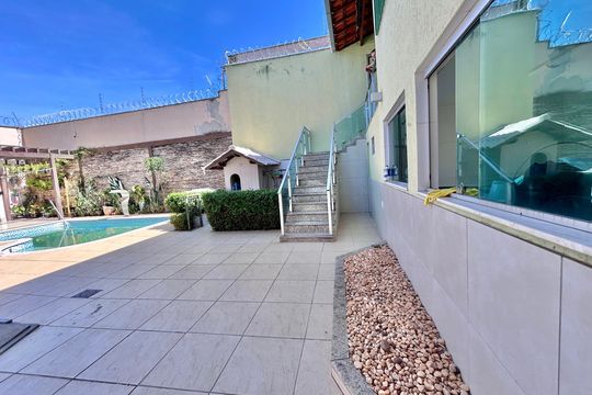 Área comum  de casa à venda com 4 quartos, 200m² em Bonfim, Belo Horizonte
