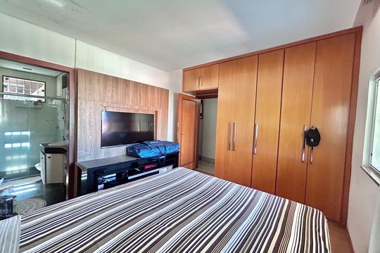 Suíte  de casa à venda com 4 quartos, 200m² em Bonfim, Belo Horizonte