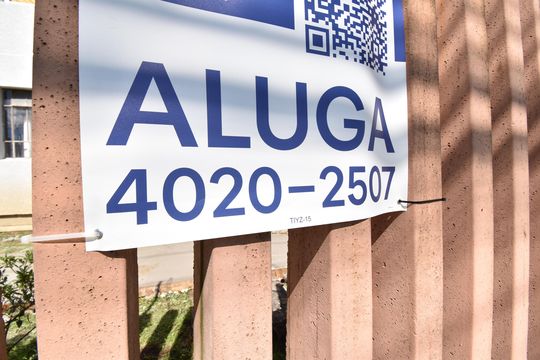 Código  de apartamento para alugar com 2 quartos, 47m² em Cidade Industrial, Curitiba