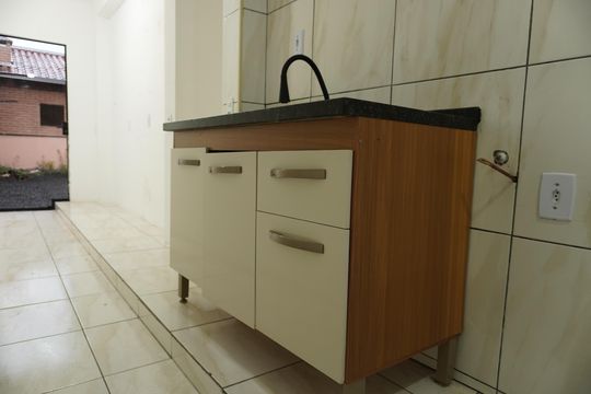 Corredor para o quintal de casa para alugar com 2 quartos, 90m² em Conjunto Habitacional Planalto Verde, São Carlos