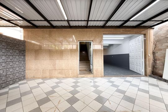 Garagem de casa para alugar com 3 quartos, 2147483647m² em Vila Arcadia, São Paulo