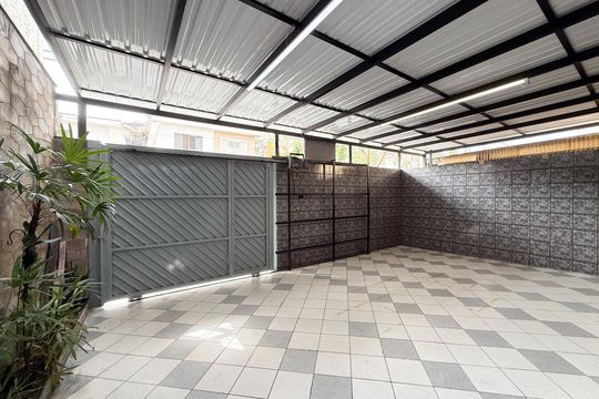 Garagem de casa para alugar com 3 quartos, 2147483647m² em Vila Arcadia, São Paulo