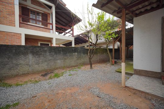 Quintal de casa para alugar com 4 quartos, 60m² em São João do Rio Vermelho, Florianópolis