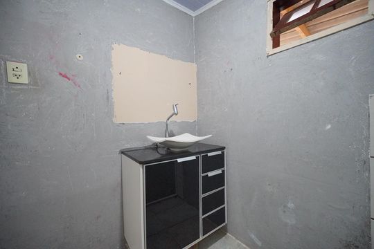 Banheiro de casa para alugar com 4 quartos, 60m² em São João do Rio Vermelho, Florianópolis