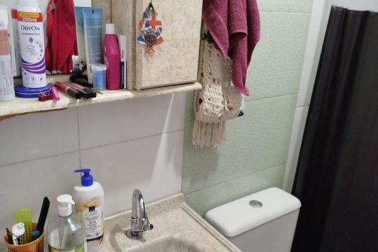 Banheiro de casa para alugar com 2 quartos, 37m² em Campinho, Rio de Janeiro