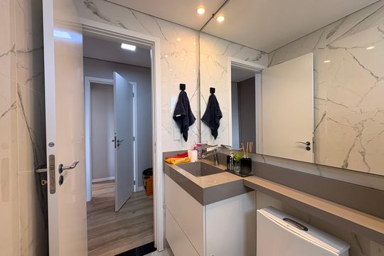 Banheiro da Suíte de apartamento para alugar com 2 quartos, 84m² em Vila Dirce, Mauá