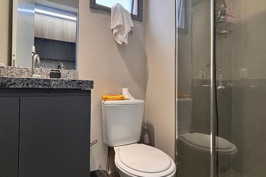 Banheiro de kitnet/studio para alugar com 1 quarto, 28m² em Vila Olímpia, São Paulo