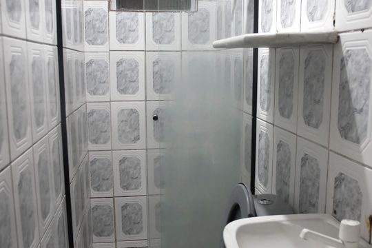 Banheiro de casa para alugar com 1 quarto, 50m² em Jardim Três Corações, São Paulo