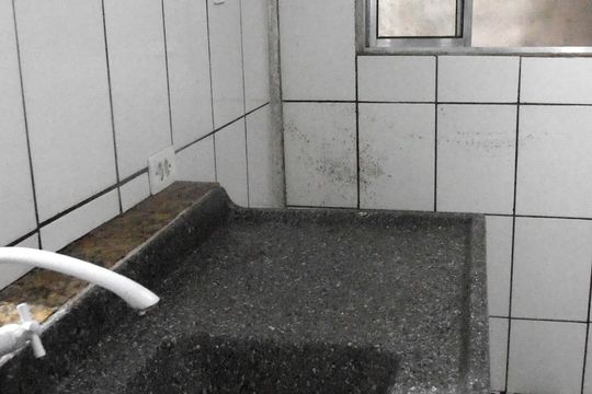 Detalhe da cozinha de casa para alugar com 1 quarto, 50m² em Jardim Três Corações, São Paulo