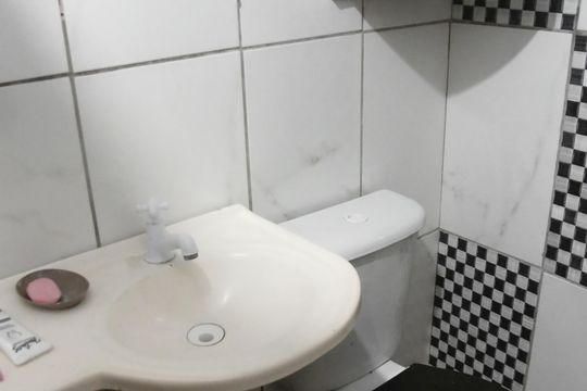 Banheiro de casa para alugar com 1 quarto, 50m² em Jardim Três Corações, São Paulo