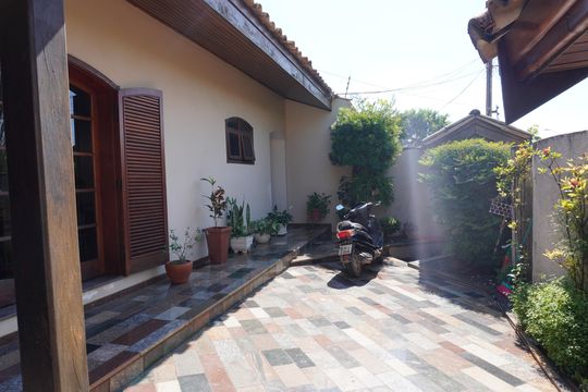 Garagem de casa à venda com 3 quartos, 360m² em Cidade Jardim I, Americana