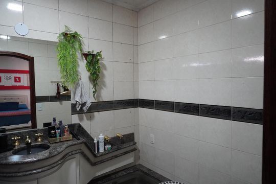 Banheiro da Suíte de casa à venda com 3 quartos, 360m² em Cidade Jardim I, Americana