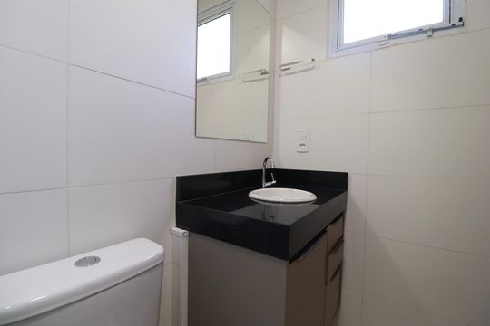 Banheiro suite  de apartamento para alugar com 1 quarto, 40m² em Ribeirânia, Ribeirão Preto