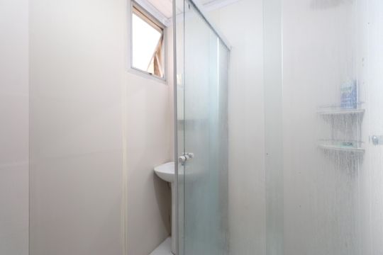 Banheiro de apartamento para alugar com 2 quartos, 68m² em Lapa, São Paulo