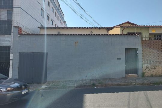 fachada de casa para alugar com 1 quarto, 35m² em Sagrada Família, Belo Horizonte