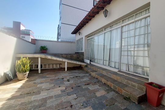 casa de casa para alugar com 1 quarto, 35m² em Sagrada Família, Belo Horizonte