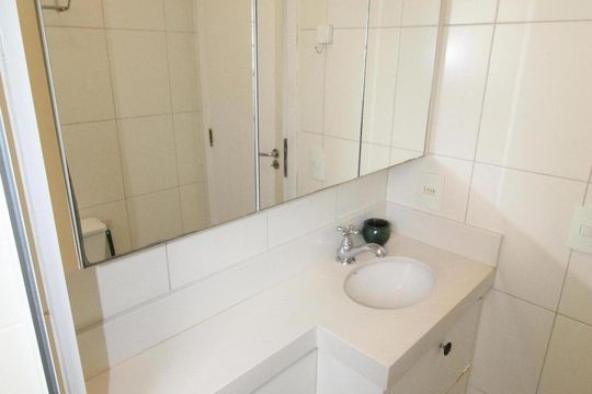 Banheiro de apartamento para alugar com 2 quartos, 76m² em Parque Residencial Aquarius, São José dos Campos