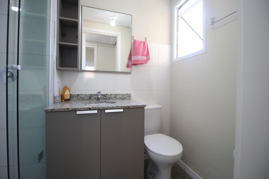 Banheiro de apartamento para alugar com 2 quartos, 50m² em Rubem Berta, Porto Alegre