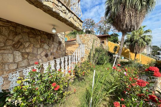 Casa para alugar com 5 quartos, 575m² em Vila Valqueire, Rio de Janeiro
