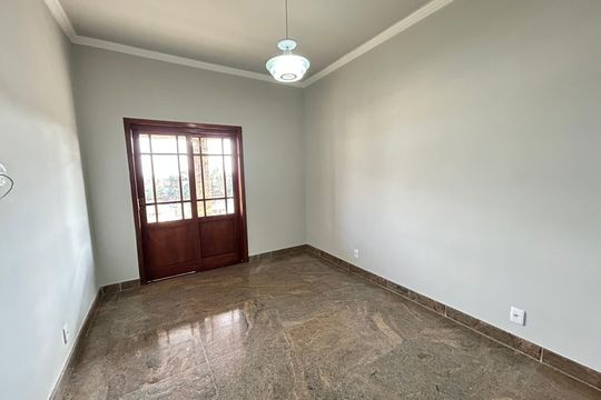 Quarto 1 de casa para alugar com 5 quartos, 575m² em Vila Valqueire, Rio de Janeiro