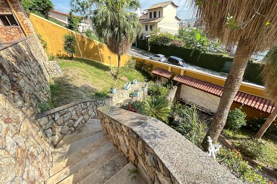 Casa para alugar com 5 quartos, 575m² em Vila Valqueire, Rio de Janeiro