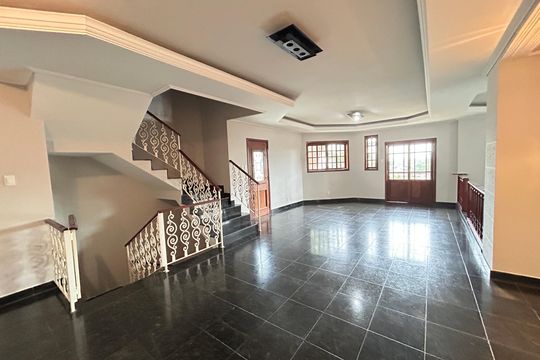 Casa para alugar com 5 quartos, 575m² em Vila Valqueire, Rio de Janeiro