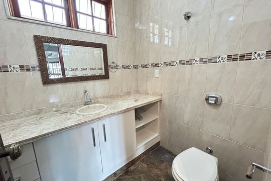 Lavabo da Sala de casa para alugar com 5 quartos, 575m² em Vila Valqueire, Rio de Janeiro
