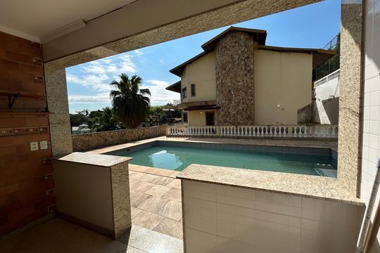 Casa para alugar com 5 quartos, 575m² em Vila Valqueire, Rio de Janeiro