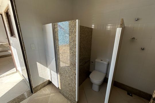 Casa para alugar com 5 quartos, 575m² em Vila Valqueire, Rio de Janeiro