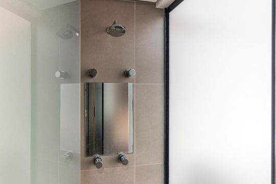 Banheiro de kitnet/studio para alugar com 1 quarto, 12m² em Campos Elíseos, São Paulo