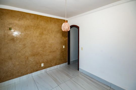 Casa para alugar com 5 quartos, 430m² em Planalto, Belo Horizonte