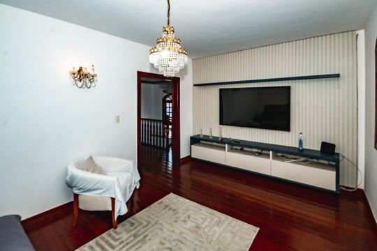 Casa para alugar com 5 quartos, 430m² em Planalto, Belo Horizonte