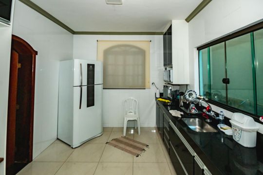 Casa para alugar com 5 quartos, 430m² em Planalto, Belo Horizonte