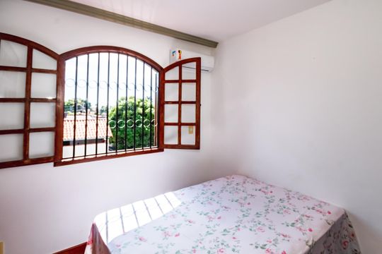 Casa para alugar com 5 quartos, 430m² em Planalto, Belo Horizonte
