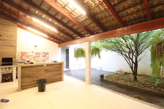 Varanda de casa para alugar com 3 quartos, 180m² em Shopping Park, Uberlândia