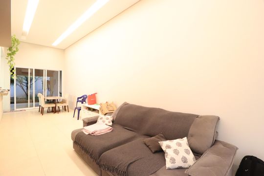 Sala de casa para alugar com 3 quartos, 180m² em Shopping Park, Uberlândia