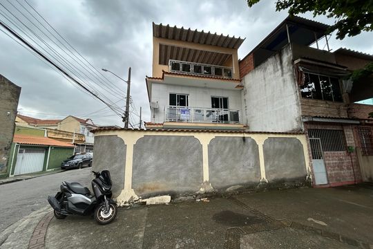 Fachada + Placa de casa para alugar com 3 quartos, 300m² em Osvaldo Cruz, Rio de Janeiro