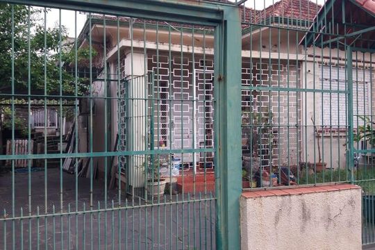 Fachada de casa à venda com 3 quartos, 147m² em Azenha, Porto Alegre
