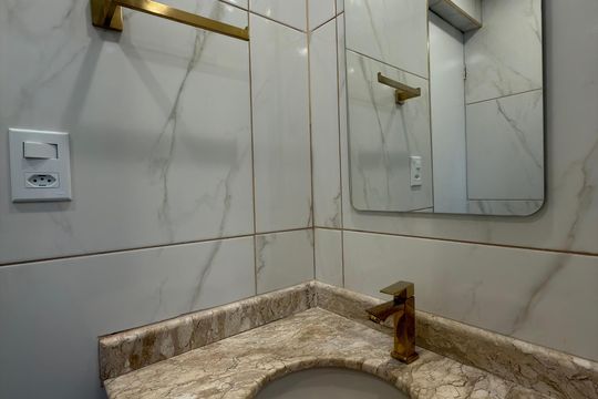 Banheiro Social de apartamento à venda com 2 quartos, 57m² em Demarchi, São Bernardo do Campo