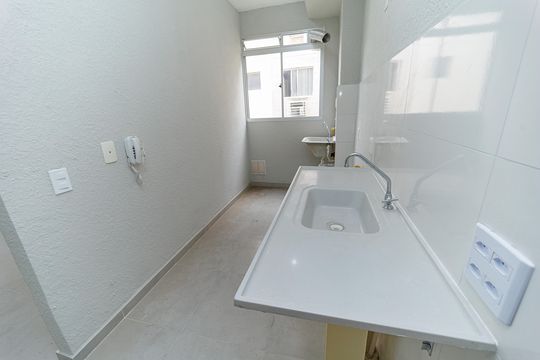 Cozinha de apartamento para alugar com 2 quartos, 44m² em Cosmos, Rio de Janeiro