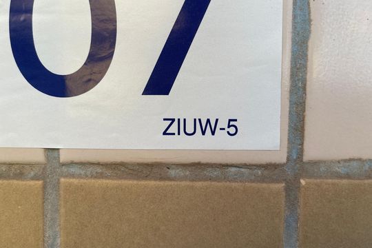 Placa instalada com o codigo ZIUW-5 no dia 22-09-2026 de apartamento para alugar com 2 quartos, 90m² em Jardim Bandeirantes, Contagem
